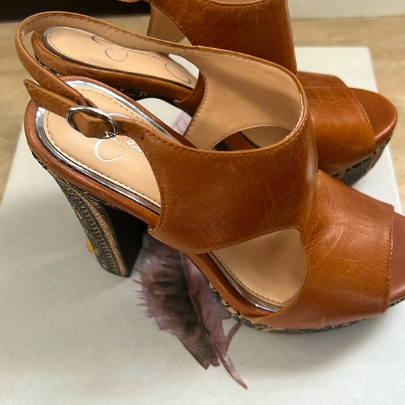 Jessica Simpson Leather Upper Platform Sandal wilt printed heel. - Picture 3 of 5